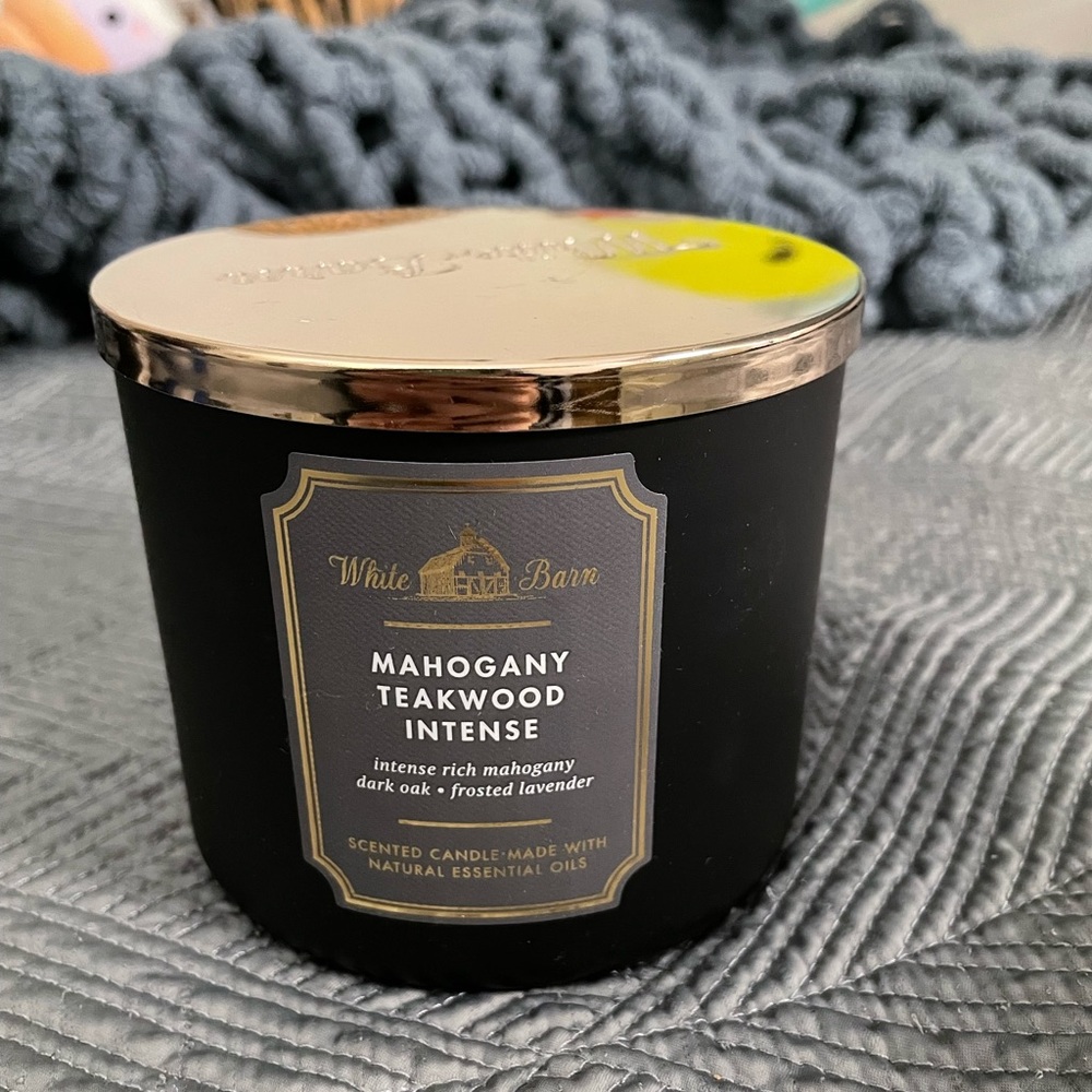 Mahogany Teawkwood Intense Candle